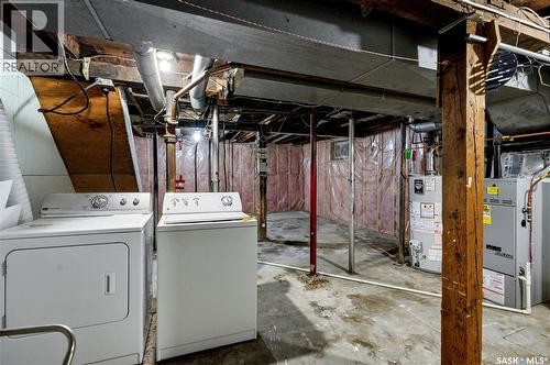 927 4Th Avenue N, Saskatoon, SK - Indoor Photo Showing Laundry Room