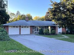 86 HAMILTON DRIVE  Newmarket, ON L3Y 3E8