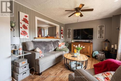 813 York Street, Cornwall, ON - Indoor Photo Showing Living Room
