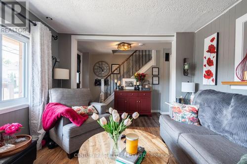 813 York Street, Cornwall, ON - Indoor Photo Showing Living Room
