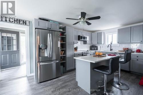 813 York Street, Cornwall, ON - Indoor Photo Showing Kitchen With Upgraded Kitchen