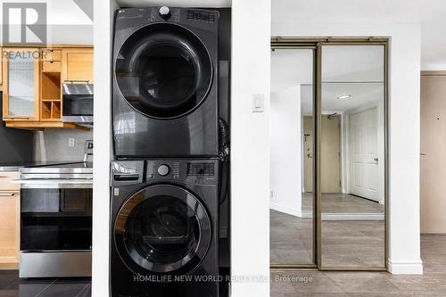 1602 - 77 Harbour Square, Toronto, ON - Indoor Photo Showing Laundry Room