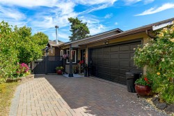 9960 Swiftsure Pl Sidney, BC V8L 4E4