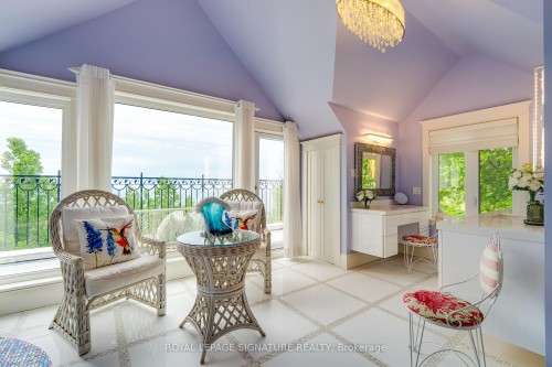220 Greyabbey Trail, Toronto, ON - Indoor Photo Showing Living Room