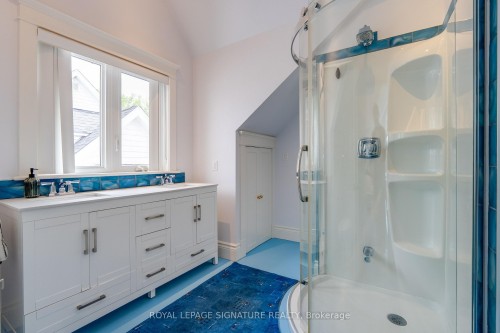 220 Greyabbey Trail, Toronto, ON - Indoor Photo Showing Bathroom