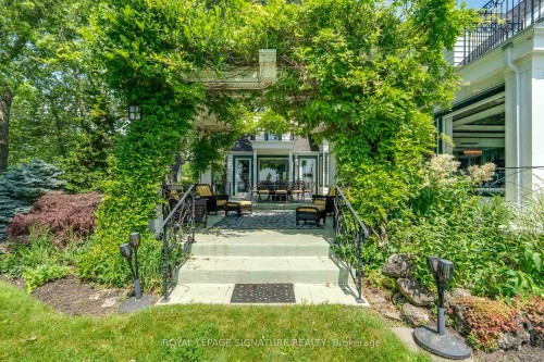 220 Greyabbey Trail, Toronto, ON - Outdoor