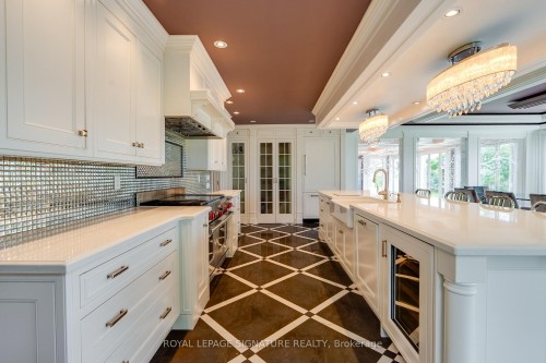 220 Greyabbey Trail, Toronto, ON - Indoor Photo Showing Kitchen