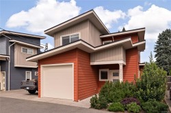 7022 Wallace Dr Central Saanich, BC V8M 1G1