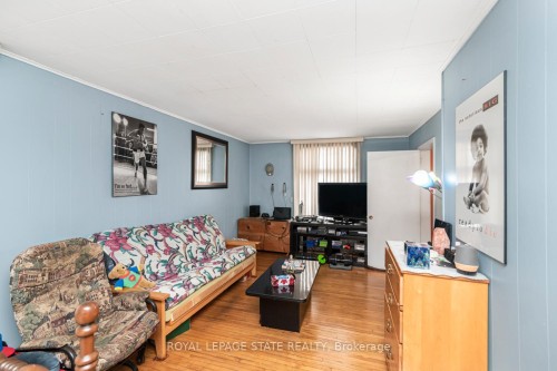 44 Arthur Avenue N, Hamilton, ON - Indoor Photo Showing Living Room