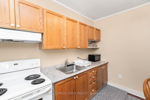 44 Arthur Avenue N, Hamilton, ON - Indoor Photo Showing Kitchen