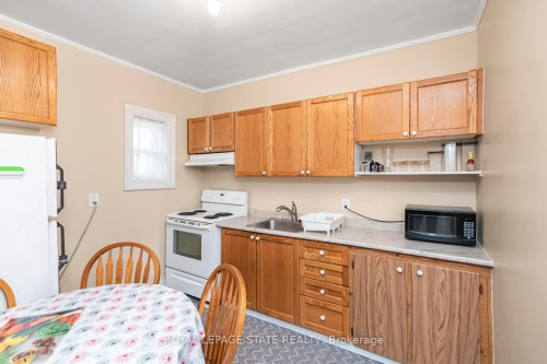 44 Arthur Avenue N, Hamilton, ON - Indoor Photo Showing Kitchen