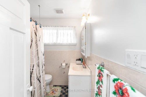 44 Arthur Avenue N, Hamilton, ON - Indoor Photo Showing Bathroom