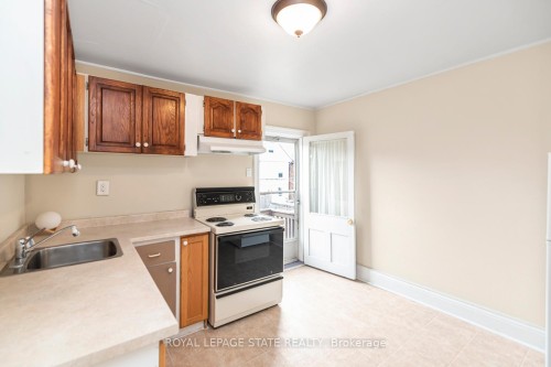 44 Arthur Avenue N, Hamilton, ON - Indoor Photo Showing Kitchen