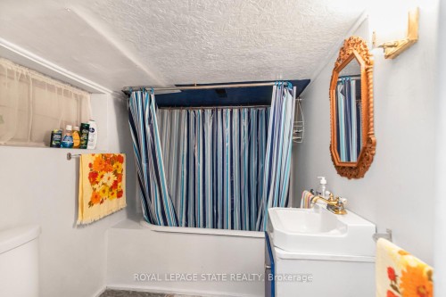 44 Arthur Avenue N, Hamilton, ON - Indoor Photo Showing Bathroom