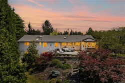 240 Carmanah Dr Courtenay, BC V9N 8N4
