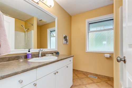 1206 Mckenzie Dr, Duncan, BC 