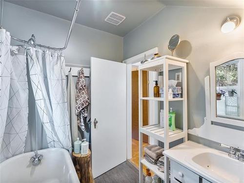 518 Young St, Winnipeg, MB - Indoor Photo Showing Bathroom