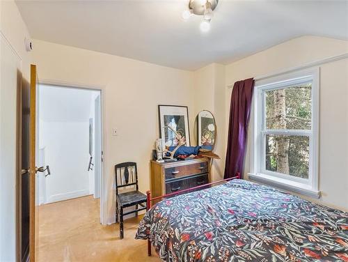 518 Young St, Winnipeg, MB - Indoor Photo Showing Bedroom