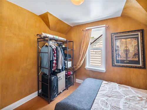 518 Young St, Winnipeg, MB - Indoor Photo Showing Bedroom