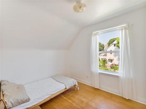 518 Young St, Winnipeg, MB - Indoor Photo Showing Bedroom