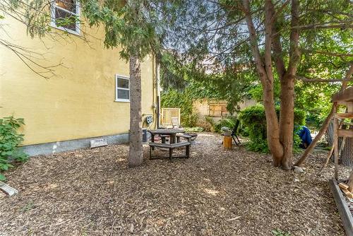 518 Young St, Winnipeg, MB - Outdoor