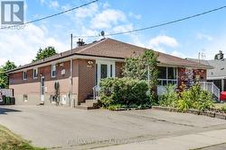 246 VEROBEACH BOULEVARD Toronto, ON M9M 1R6