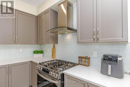 67 Malcolm Crescent, Haldimand, ON - Indoor Photo Showing Kitchen