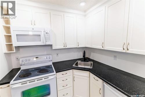 8 B Nollet Avenue, Regina, SK - Indoor Photo Showing Kitchen