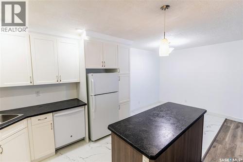 8 B Nollet Avenue, Regina, SK - Indoor Photo Showing Kitchen