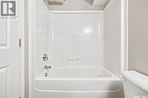 80 5533 Blake Crescent, Regina, SK - Indoor Photo Showing Bathroom