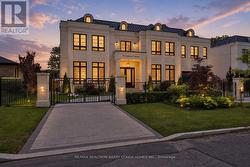 15 SULGRAVE CRESCENT Toronto, ON M2L 1W5