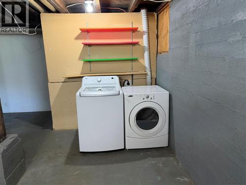 320 4 Avenue S, Cranbrook, BC - Indoor Photo Showing Laundry Room