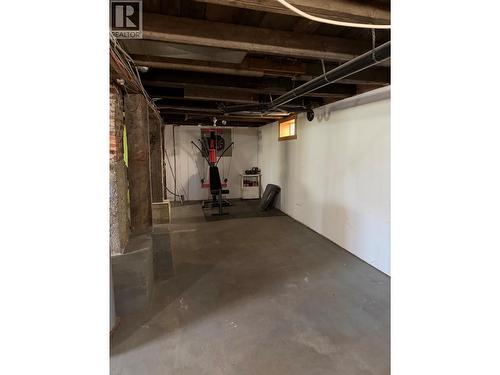 320 4 Avenue S, Cranbrook, BC - Indoor Photo Showing Basement