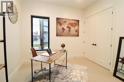 654 Lily Mac, Windsor, ON - Indoor