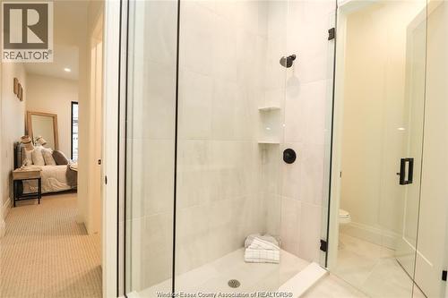 654 Lily Mac, Windsor, ON - Indoor Photo Showing Bathroom