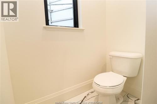 654 Lily Mac, Windsor, ON - Indoor Photo Showing Bathroom