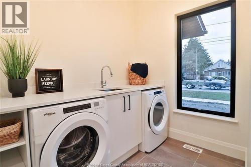 654 Lily Mac, Windsor, ON - Indoor Photo Showing Laundry Room