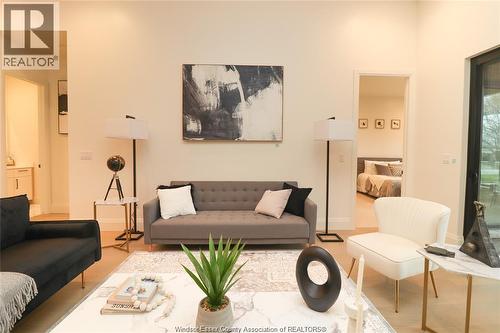 654 Lily Mac, Windsor, ON - Indoor Photo Showing Living Room