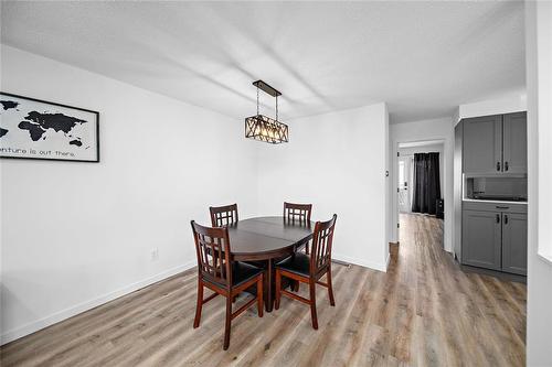 33 Maitland Drive, Winnipeg, MB - Indoor Photo Showing Dining Room