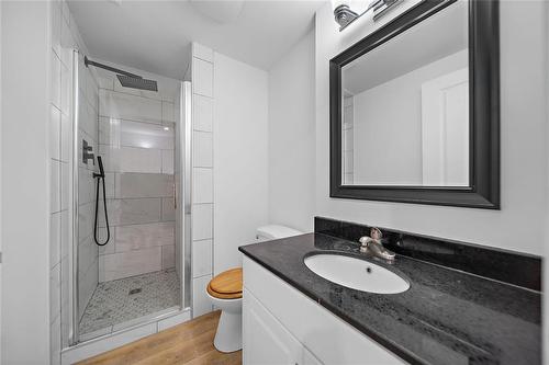 33 Maitland Drive, Winnipeg, MB - Indoor Photo Showing Bathroom