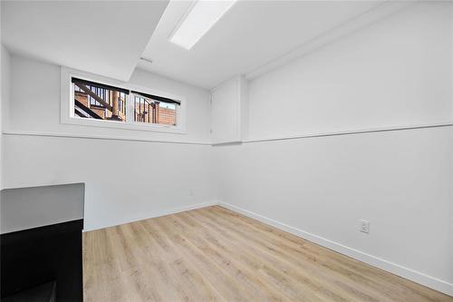 33 Maitland Drive, Winnipeg, MB - Indoor Photo Showing Other Room