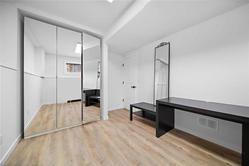 33 Maitland Drive, Winnipeg, MB - Indoor Photo Showing Other Room