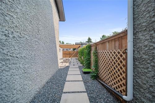 33 Maitland Drive, Winnipeg, MB - Outdoor