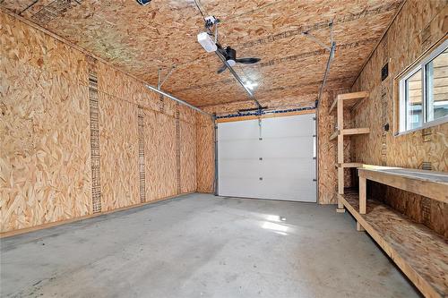 33 Maitland Drive, Winnipeg, MB - Indoor Photo Showing Garage