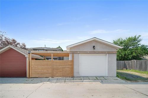 33 Maitland Drive, Winnipeg, MB - Outdoor With Exterior
