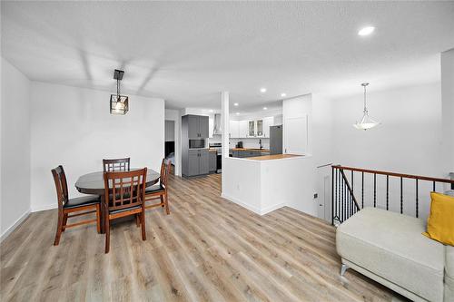 33 Maitland Drive, Winnipeg, MB - Indoor