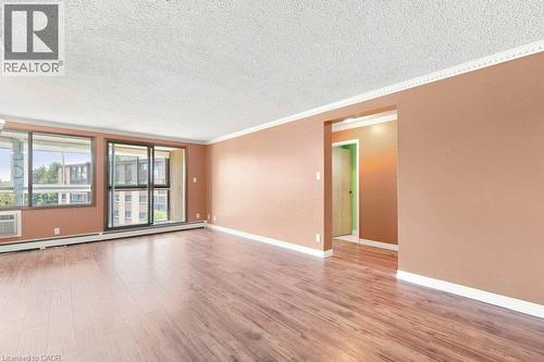 400 Champlain Boulevard Unit# 406, Cambridge, ON - Indoor Photo Showing Other Room
