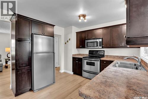961 Garry Street, Regina, SK - Indoor Photo Showing Kitchen With Double Sink