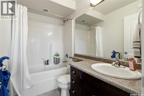 668 Lehrer Crescent, Saskatoon, SK - Indoor Photo Showing Bathroom