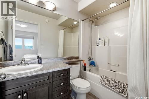 668 Lehrer Crescent, Saskatoon, SK - Indoor Photo Showing Bathroom
